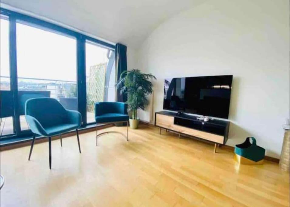 Apartment Penthouse 2 Bedrooms In Center With Parking - 51 *
